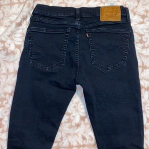 Size 32 Levi’s dark jeans